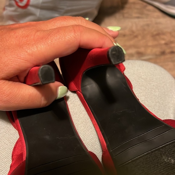 Nine West Red Frilly Heels - Picture 4 of 4